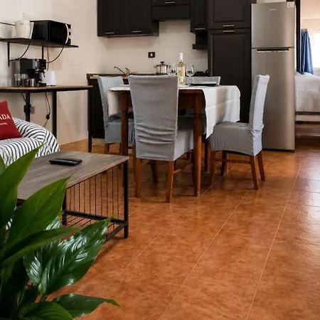 Apartman Domus - & Kitchen - Luna